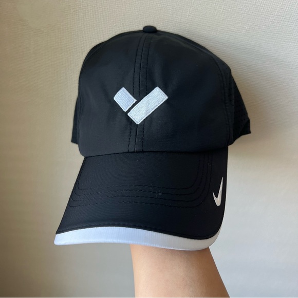 Nike Golf Hat Cap Black Mesh Adjustable Dri-fit Heritage86 Sports V Logo EUC - Picture 4 of 15